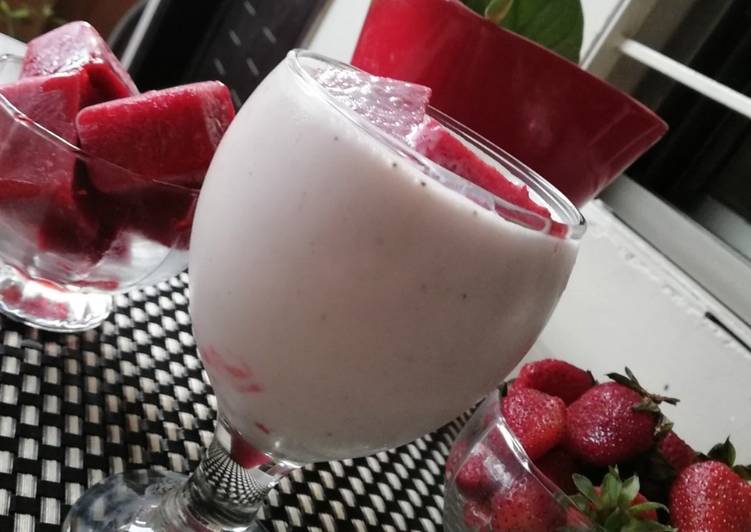 Simple Way to Make Homemade Strawberry Milkshake