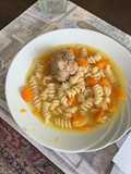 Sopa de farolitos con albóndigas