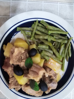 Una foto de Fricasé de cerdo con papas y menta