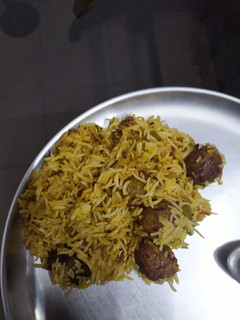 मंचुरियन शेजवान फ्राईड राईस (manchurian schezwan fried rice recipe in marathi) रेसिपी चे मुख्य फोटो