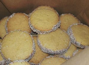 Una foto de #SinHarina ♡ Alfajores de Maicena *Sin gluten*