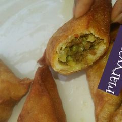 A picture of Bread samosa.