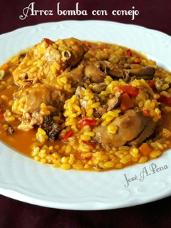 Una foto de Arroz caldoso con conejo de granja
