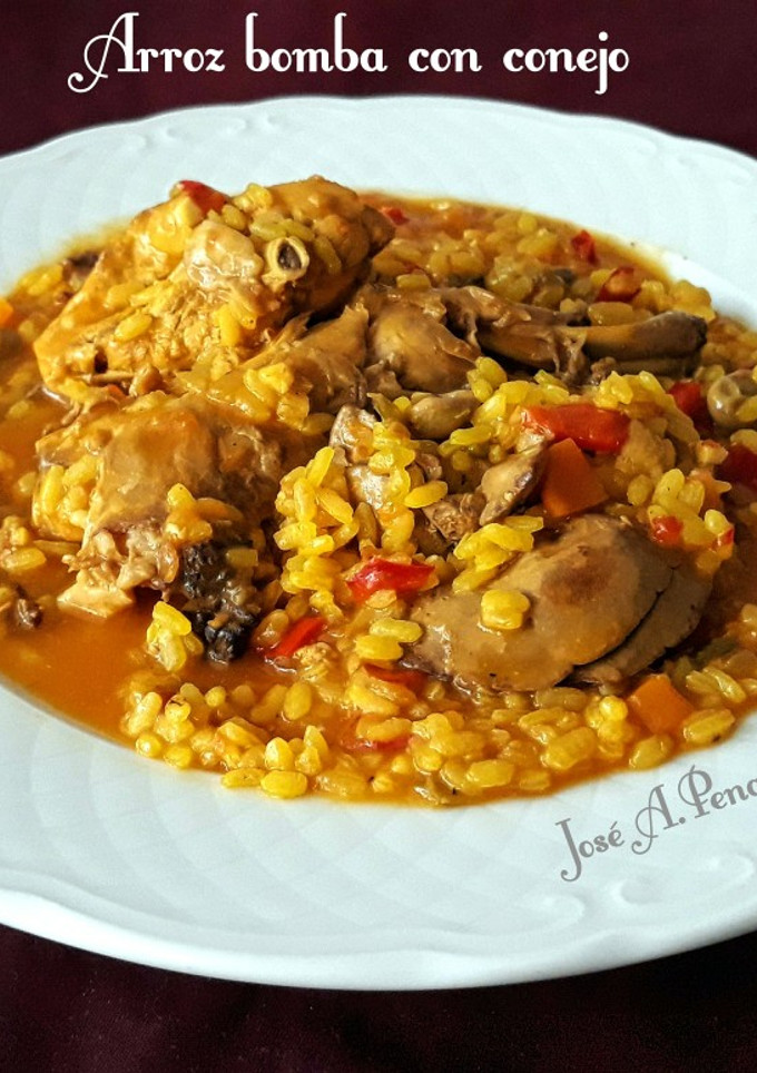 Una foto de Arroz caldoso con conejo de granja