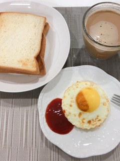 氣炸吐司與煎蛋~氣炸鍋料理 的食譜成品照片