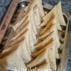 A picture of Chanadal samosa.