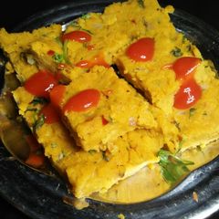 A picture of Besan dhokri.