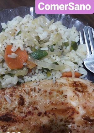 Una foto de Comida súper sana.Verduras salteadas con suprema