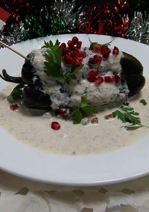 Una foto de Chiles  en nogada