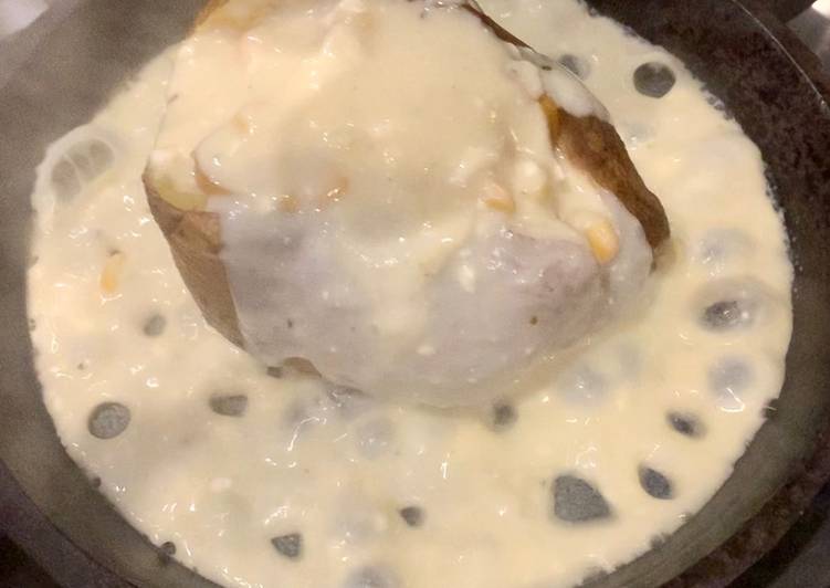 Variety of Loaded baked potatoes π₯π₯π§π§π₯°