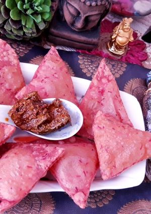 बीटरूट पूरी (beetroot poori recipe in Hindi) रेसिपी मुख्य फोटो