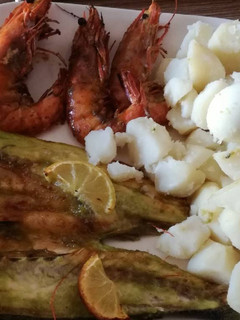 Una foto de Lubina fresca al horno