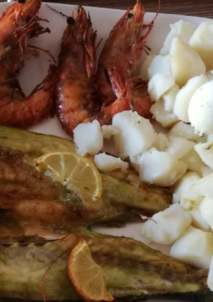 Una foto de Lubina fresca al horno