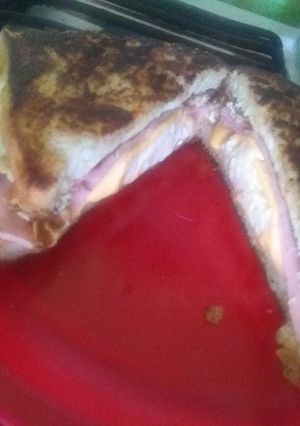 Una foto de 🤗🥪🇲🇽☺️☺️Sandwich envuelto de huevo C/jamón y queso🇲🇽🥪🥪