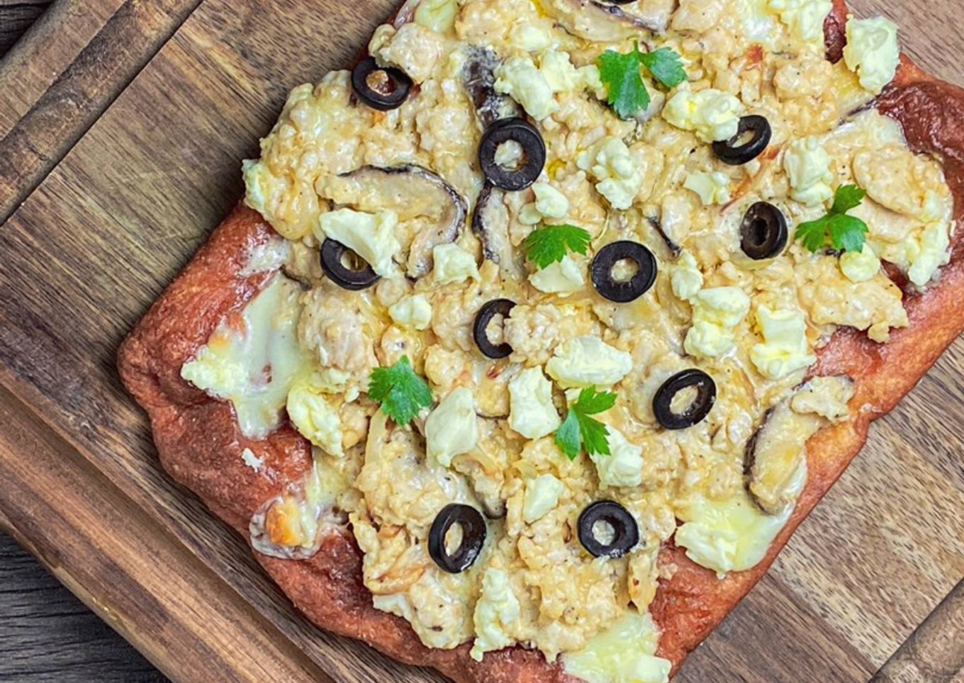 Creamy "classic" keto pizza