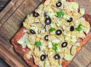 Gambar Creamy “Classified” Keto Pizza