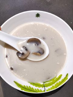 A picture of Mushroom Soup.