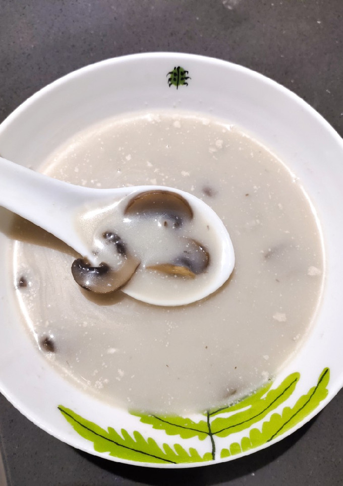 A picture of Mushroom Soup.