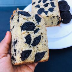 A picture of Cookies and cream cake.