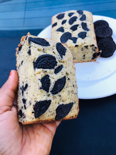 A picture of Cookies and cream cake.