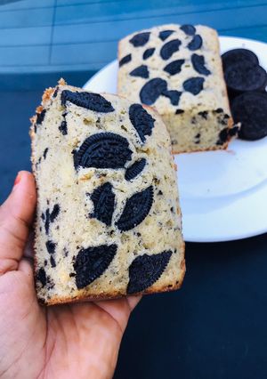 A picture of Cookies and cream cake.