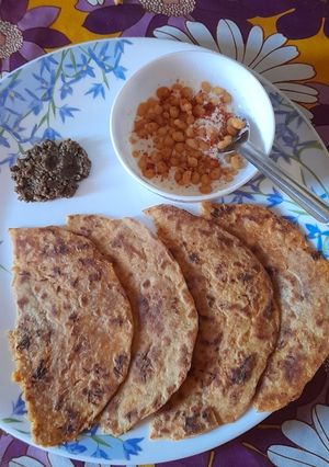 A picture of Carrot Lachha Paratha.