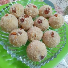 A picture of Easy Rava Ladoo.