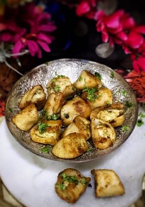 A picture of Dal fara (stuffed lentil dumplings).