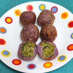 A picture of Surati Kand & Ponk Pettice With Green Garlic - Winter Special.