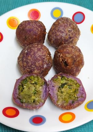 A picture of Surati Kand & Ponk Pettice With Green Garlic - Winter Special.