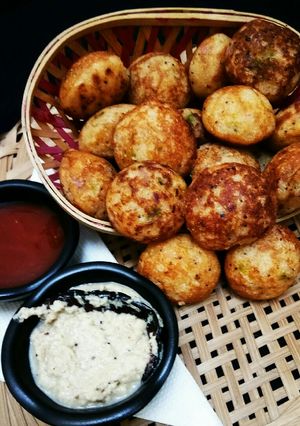 A picture of Rava Appe.