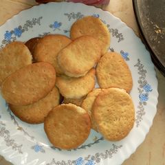 A picture of Biscuits.