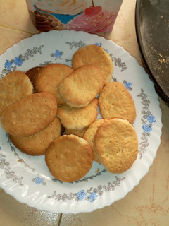 A picture of Biscuits.