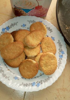 A picture of Biscuits.