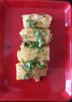 A picture of Khandvi.