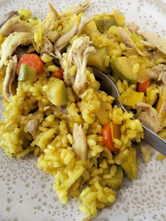 Una foto de Arroz de pollo y verduras al ras el hanout. 2x1