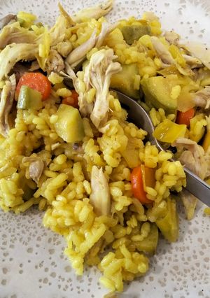 Una foto de Arroz de pollo y verduras al ras el hanout. 2x1
