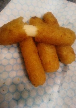 A picture of Crispy halloumi fries.