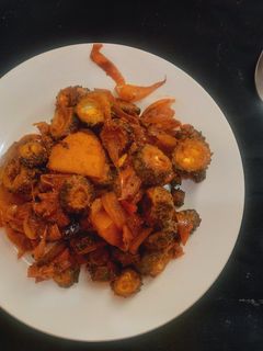 करेले विथ आलू प्याज़ (karele with aloo pyaz recipe in Hindi) रेसिपी मुख्य फोटो