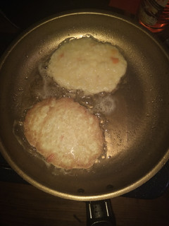 Una foto de Tortitas de arroz en salsa de tomate