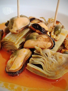 Una foto de Mejillones y alcachofas en escabeche