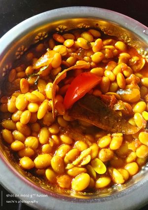 A picture of Soyabean curry.