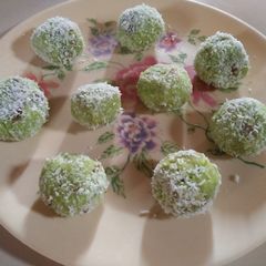 A picture of Paan Coconut Gulkand laddu.