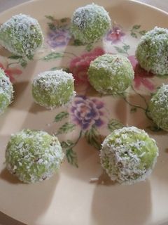 A picture of Paan Coconut Gulkand laddu.