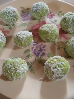 A picture of Paan Coconut Gulkand laddu.
