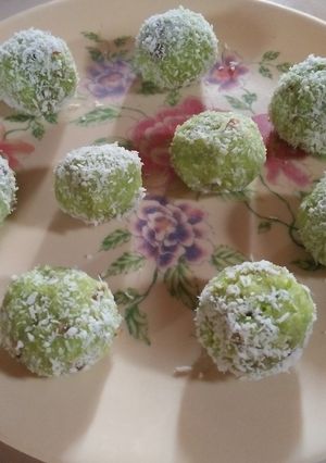 A picture of Paan Coconut Gulkand laddu.