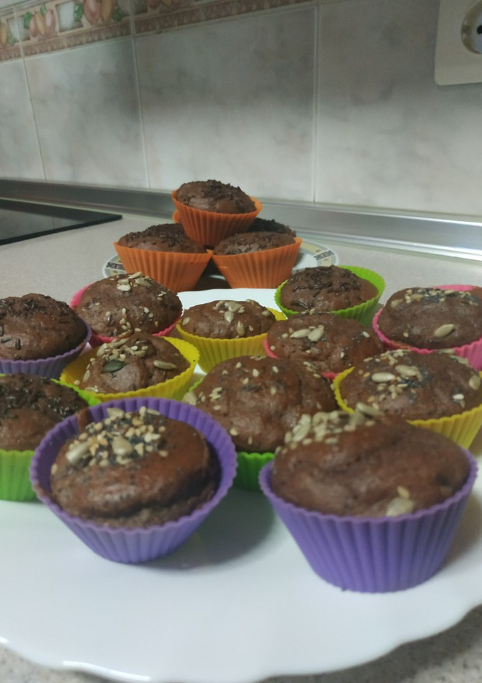 Una foto de Magdalenas de chocolate y plátano saludables