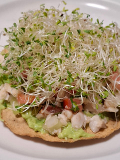 Una foto de Tostadas de pescado a la mexicana