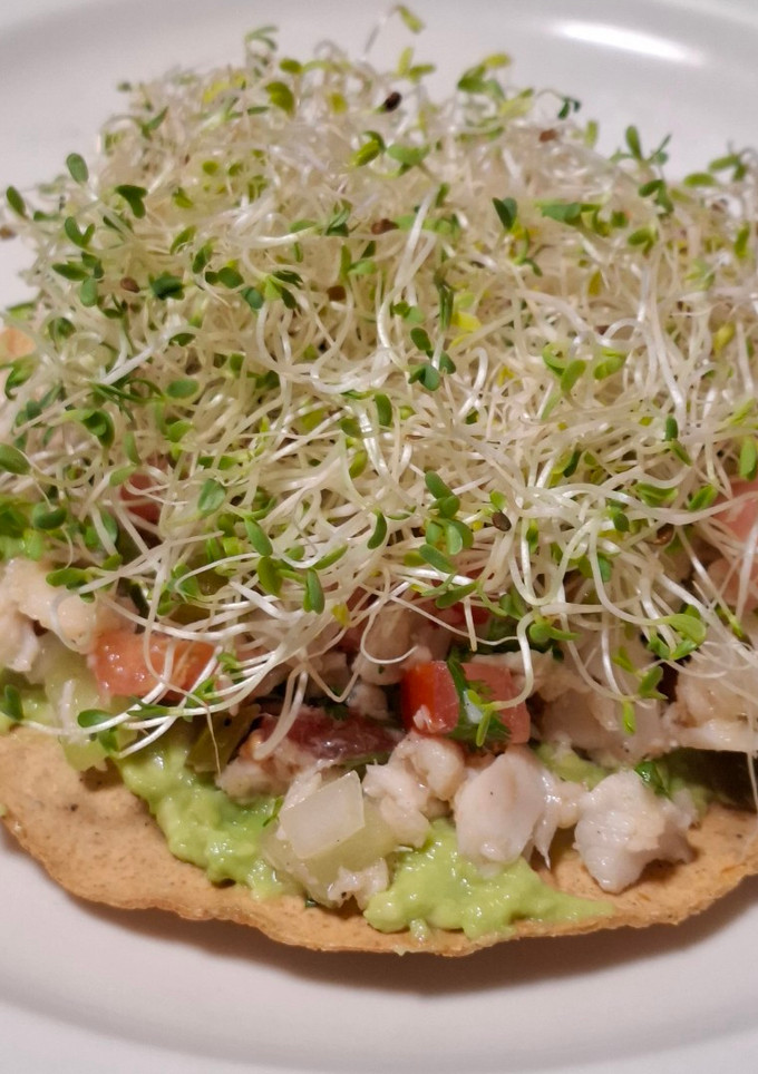 Una foto de Tostadas de pescado a la mexicana
