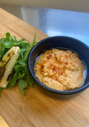 A picture of Hummus.